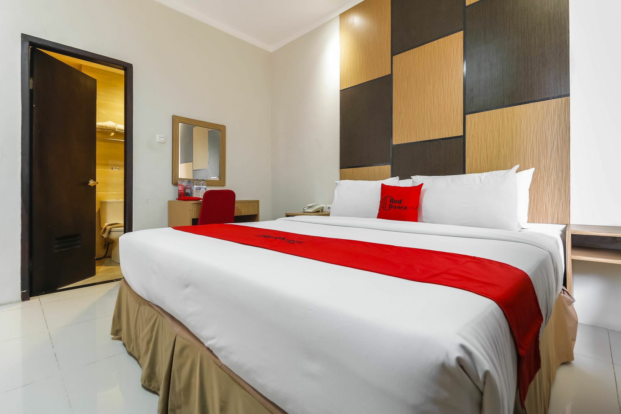 נקסר Reddoorz Plus Near Pantai Losari מראה חיצוני תמונה